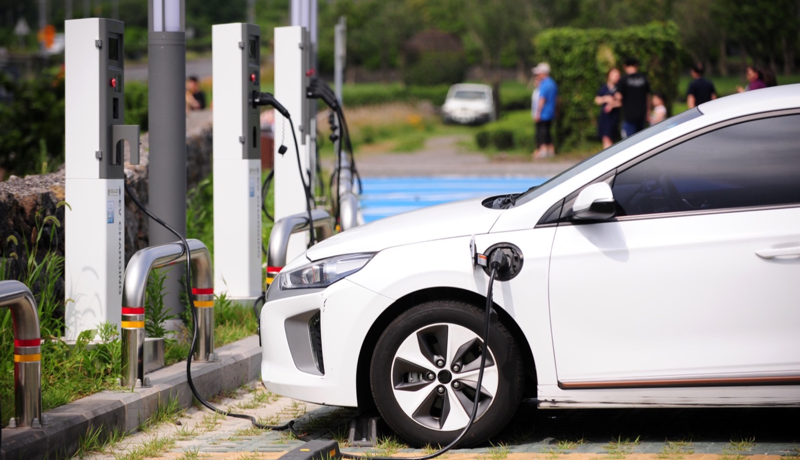 California’s 2026 EV Charging Mandate for Multifamily, Explained