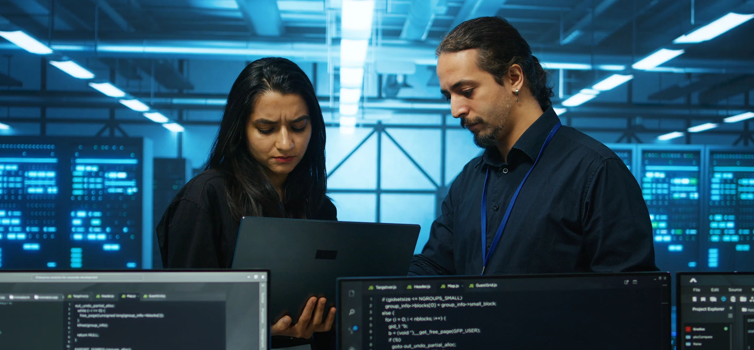 BUILDLAB IT specialists delivering tailored IT solutions in a data center